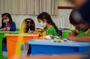 Escolas começam a aplicar o Saeb, avaliação da educação básica, nesta segunda.